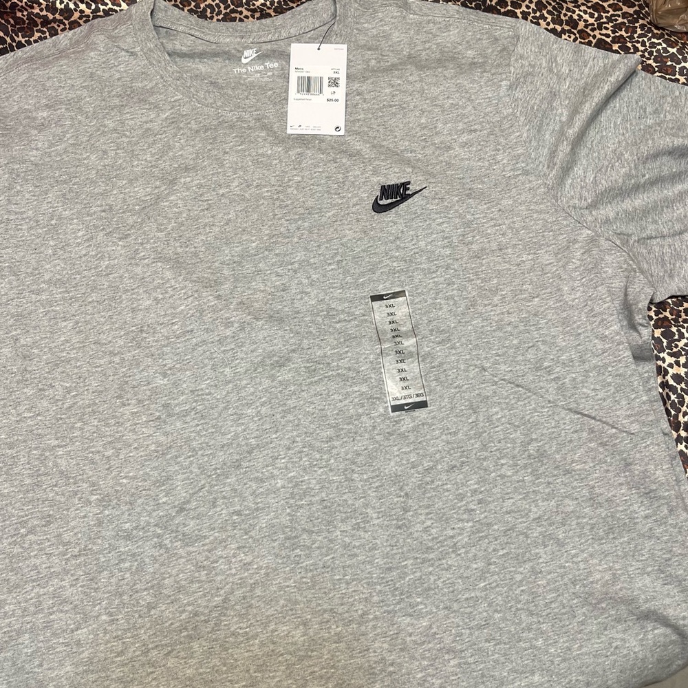 Nike Men's Heather Gray Short Sleeve Tee